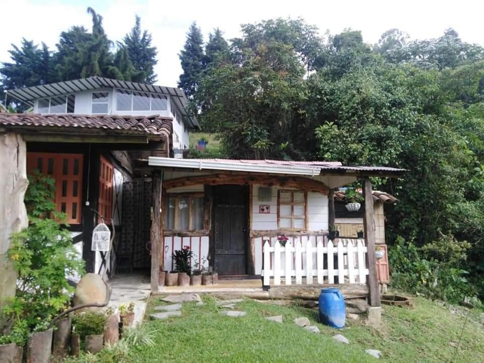 Tarragona Hostal سانتا روزا دي كابال المظهر الخارجي الصورة